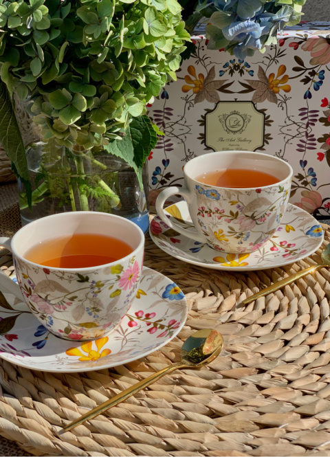 Zestaw dwie filiżanki ze spodkami White na prezent kwiaty