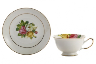 Zestaw filiżanka biała do kawy ze spodkiem róże na urodziny