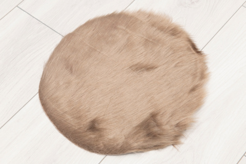 Podkładka na siedzisko futerko dywanik dekoracja brąz 30 cm