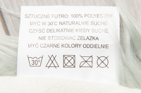 Dywanik różowy futerko do sypialni salonu dekoracja 55 cm