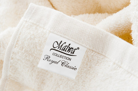 Różowy ręcznik z bawełny chłonny miękki do rąk łazienki