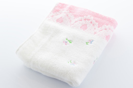 Ekskluzywny różowy ręcznik z bawełny chłonny miękki do rąk