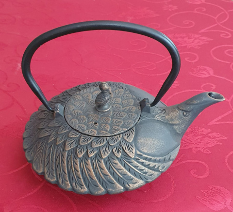 Dzbanek żeliwny do herbaty czarny z filtrem 800 ml pelikan