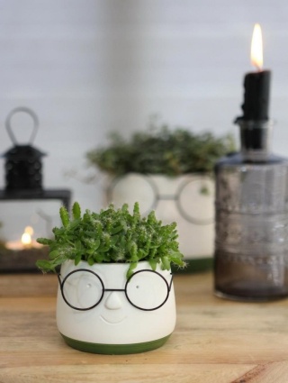 Duża osłonka doniczka głowa w okularach na kwiaty krem mat