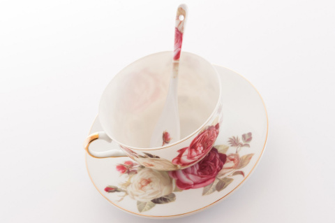 ZESTAW 2 FILIŻANKI ŁYŻECZKI RÓŻA CZERWONA PREZENT