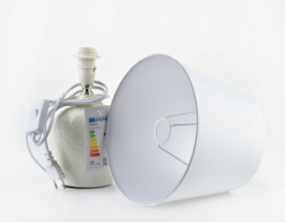 Elegancka lampka nocna biała beż Leti Natural do sypialni