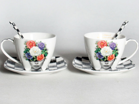 Zestaw 2 filiżanki w pudełku Queen Isabell łyżeczki floral