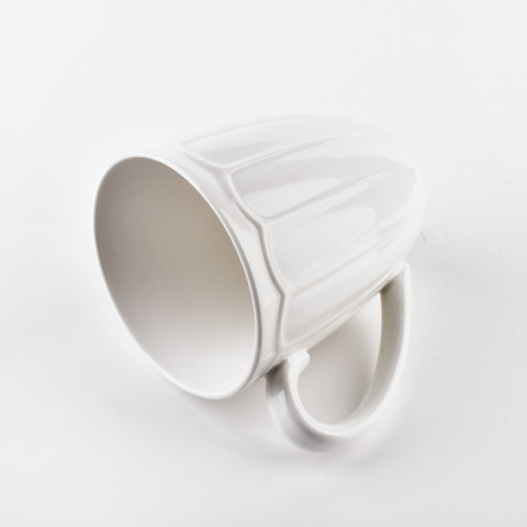 Biały kubek Hella do kawy herbaty tłoczony wzór porcelana