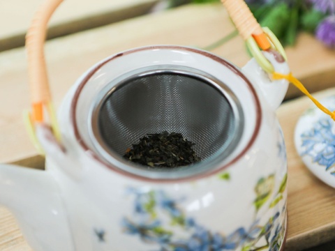 Zestaw dzbanek czajnik ceramiczny z sitkiem bez kwiaty