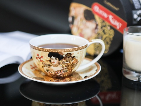 Duża filiżanka ze spodkiem Klimt Adela Carmani kremowe tło