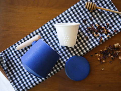 Zestaw kubek z zaparzaczem do herbaty ceramika niebieski