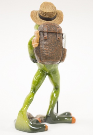 Dekoracyjna figurka żaba wędrowiec turysta na prezent