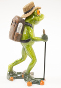 Dekoracyjna figurka żaba wędrowiec turysta na prezent