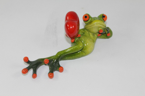 Figurka żaba z sercem na prezent ozdoba na Walentynki