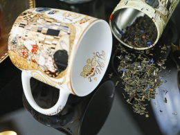 Kubek w puszce do herbaty kawy Klimt Pocałunek Carmani