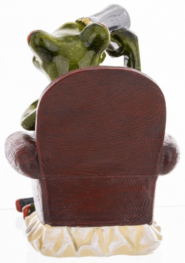 Ozdobna figurka żaba na fotelu z piwem na szafkę żabka