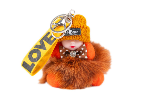 Breloczek do kluczy zawieszka laleczka brązowy pompon