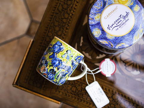 Duży kubek w puszce do herbaty Van Gogh Irysy Carmani