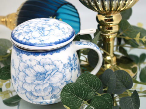 Kubek z zaparzaczem beczułka Queen Isabell róże porcelana