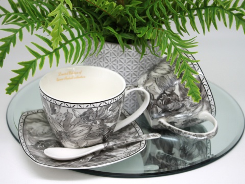 Filiżanki dla dwojga w pudełku Queen Isabell łyżeczki róże