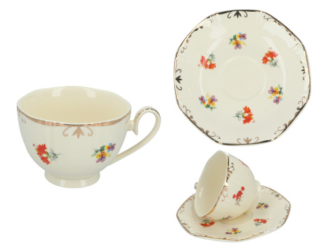 Filiżanka ze spodkiem na stopce Carmani na dzień kobiet