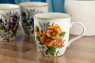 Kubek z motywem bratków do herbaty z Mieroszowa