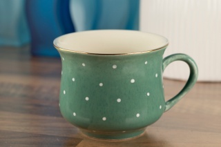 Kubek kawowy babuni w kolorze zielonym w groszki