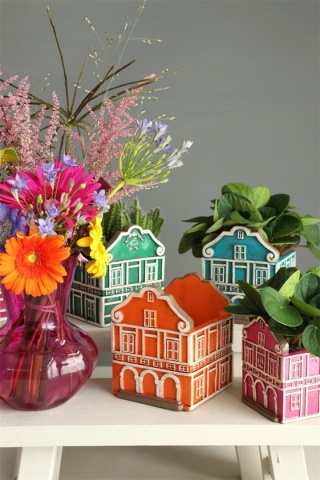 Osłonka ceramiczna domek na kwiaty doniczka pomarańczowy