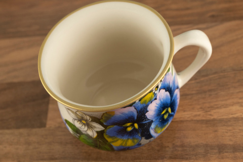 Kubek do herbaty kwiaty z kolekcji bratkami ceramiczny Mieroszów