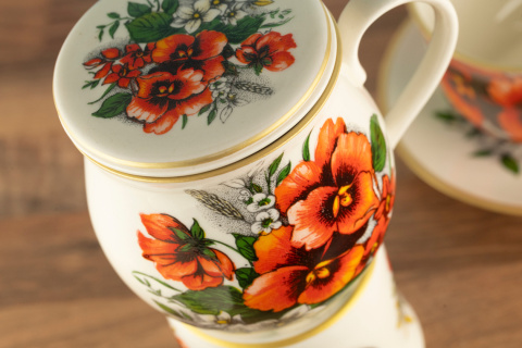 Kubek z Mieroszowa zaparzacz baryłka kwiaty + podgrzewacz