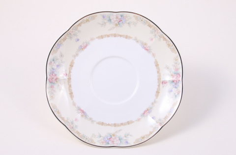 Filiżanki ze spodkiem 2 szt w pudełku kwiaty porcelana