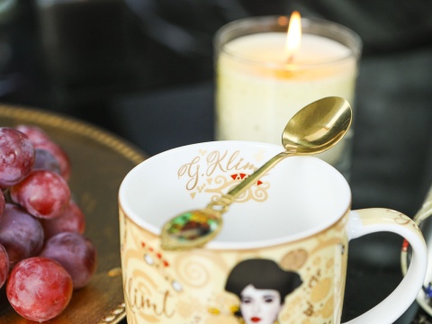 Kubek w puszce do herbaty kawy Klimt Adela Carmani prezent