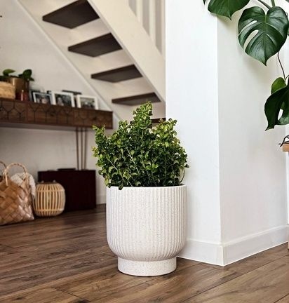 Osłonka duża donica ceramika biała nakrapiana na kwiaty