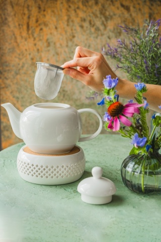 Dzbanek ceramiczny imbryk do herbaty z zaparzaczem 0,95 l biały czajniczek Bisette