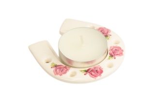 Kremowy świecznik ceramiczny podkowa na tealight Mieroszów – różowe róże
