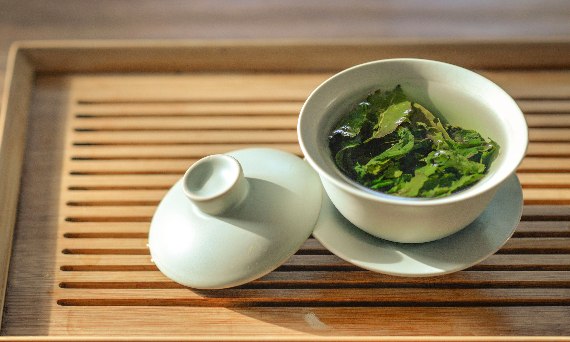 7 właściwości zielonej herbaty, za które pokochasz ten napar