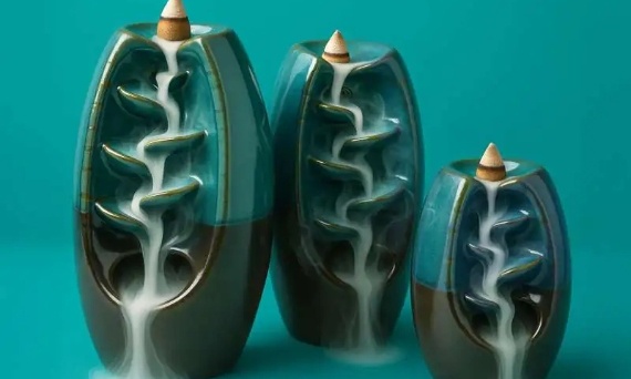 Co to jest kominek backflow? Poznaj najmodniejszą ozdobę wnętrz tego sezonu