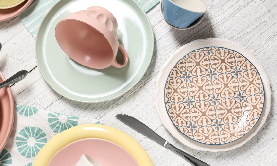 Jak łączyć różne style zastawy stołowej? Poradnik mix & match